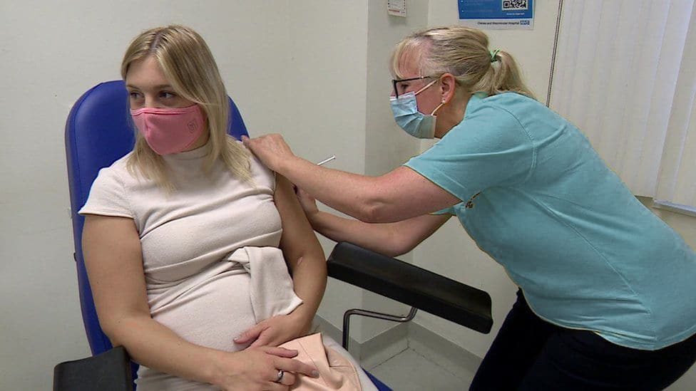 Covid vaccination pregnant woman image